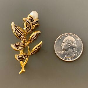 Vintage Gold & Black Leaf Brooch with Faux Pearl – Spanish Style